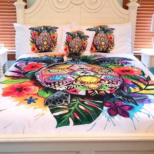 Duvet cover queen brand new.